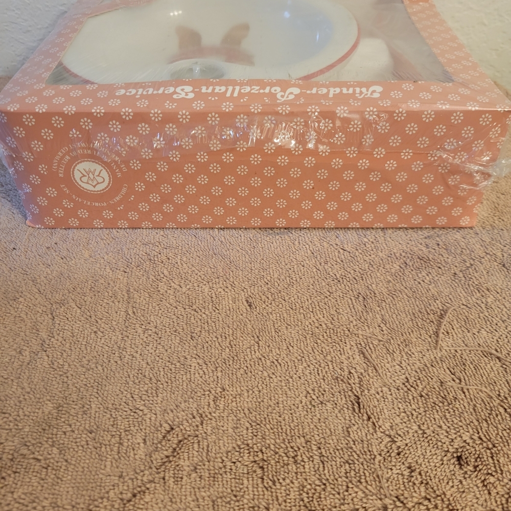Bear Design Dinnerware Set - Picture 2 of 7
